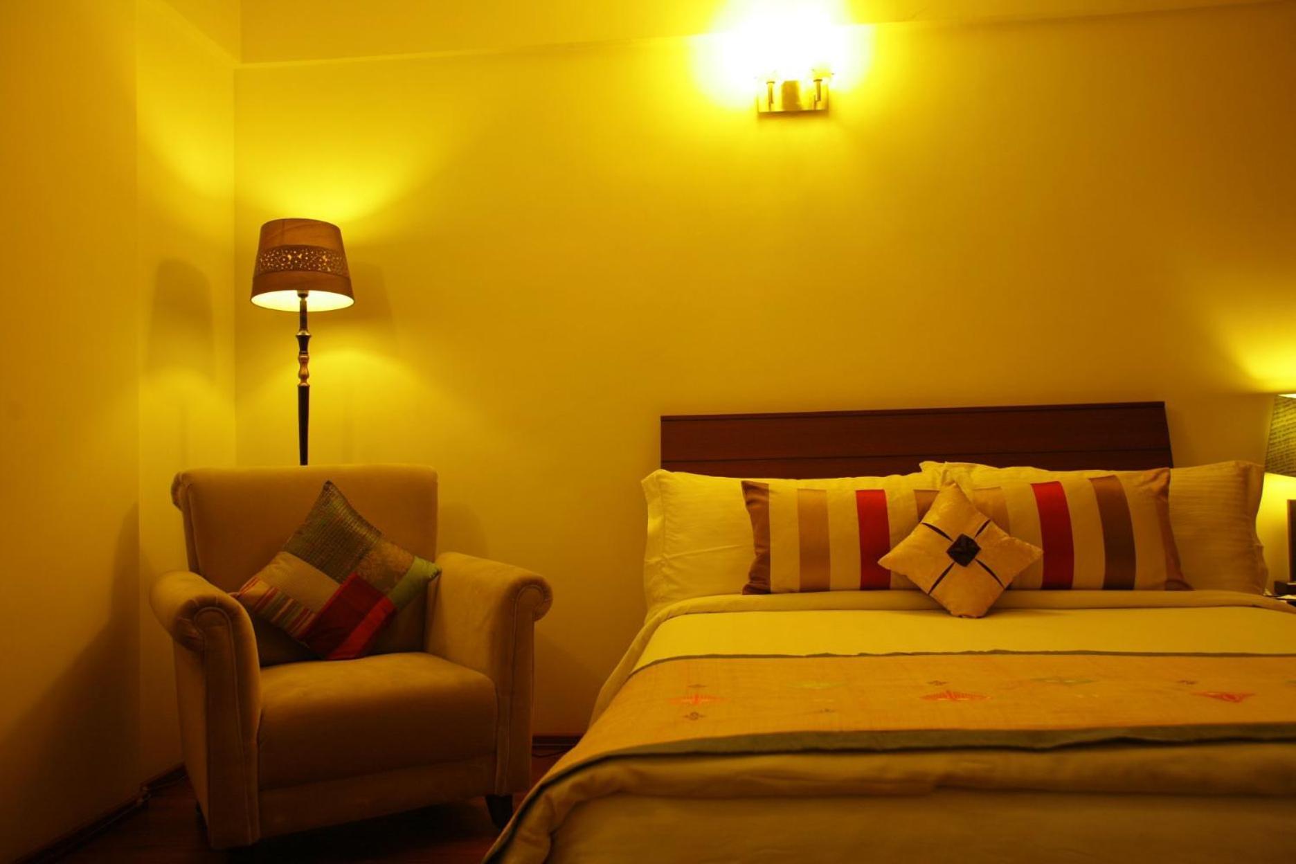 Justa Off Mg Road Hotel Bangalore Exterior photo