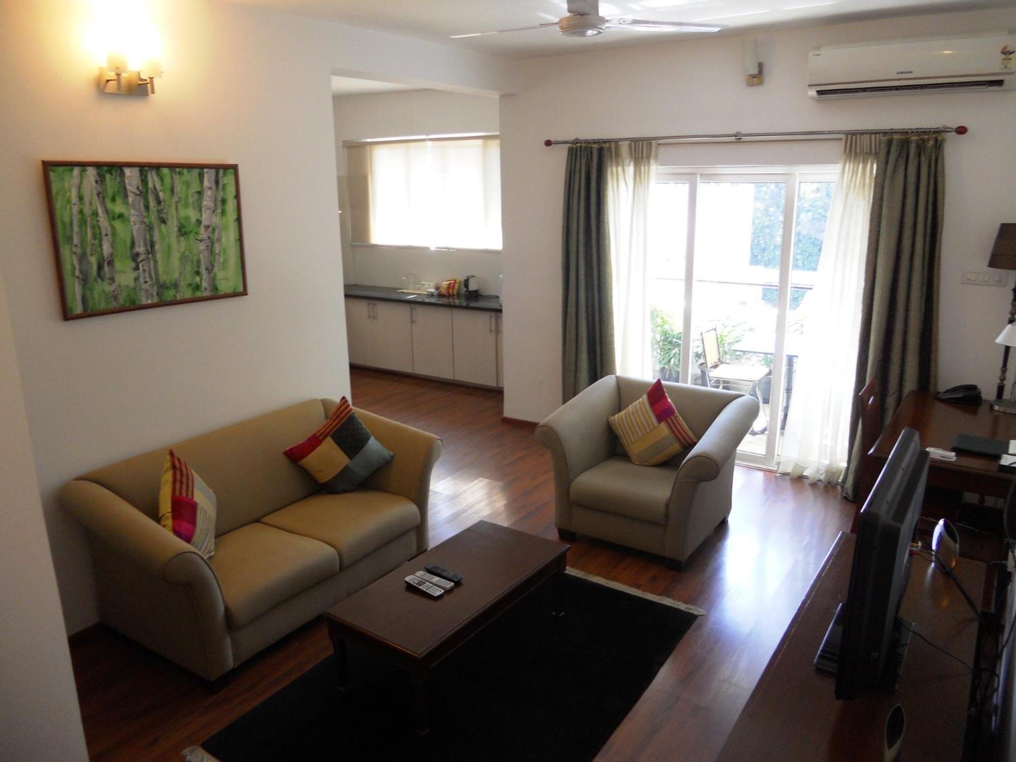 Justa Off Mg Road Hotel Bangalore Exterior photo