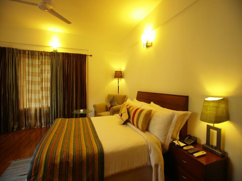 Justa Off Mg Road Hotel Bangalore Exterior photo