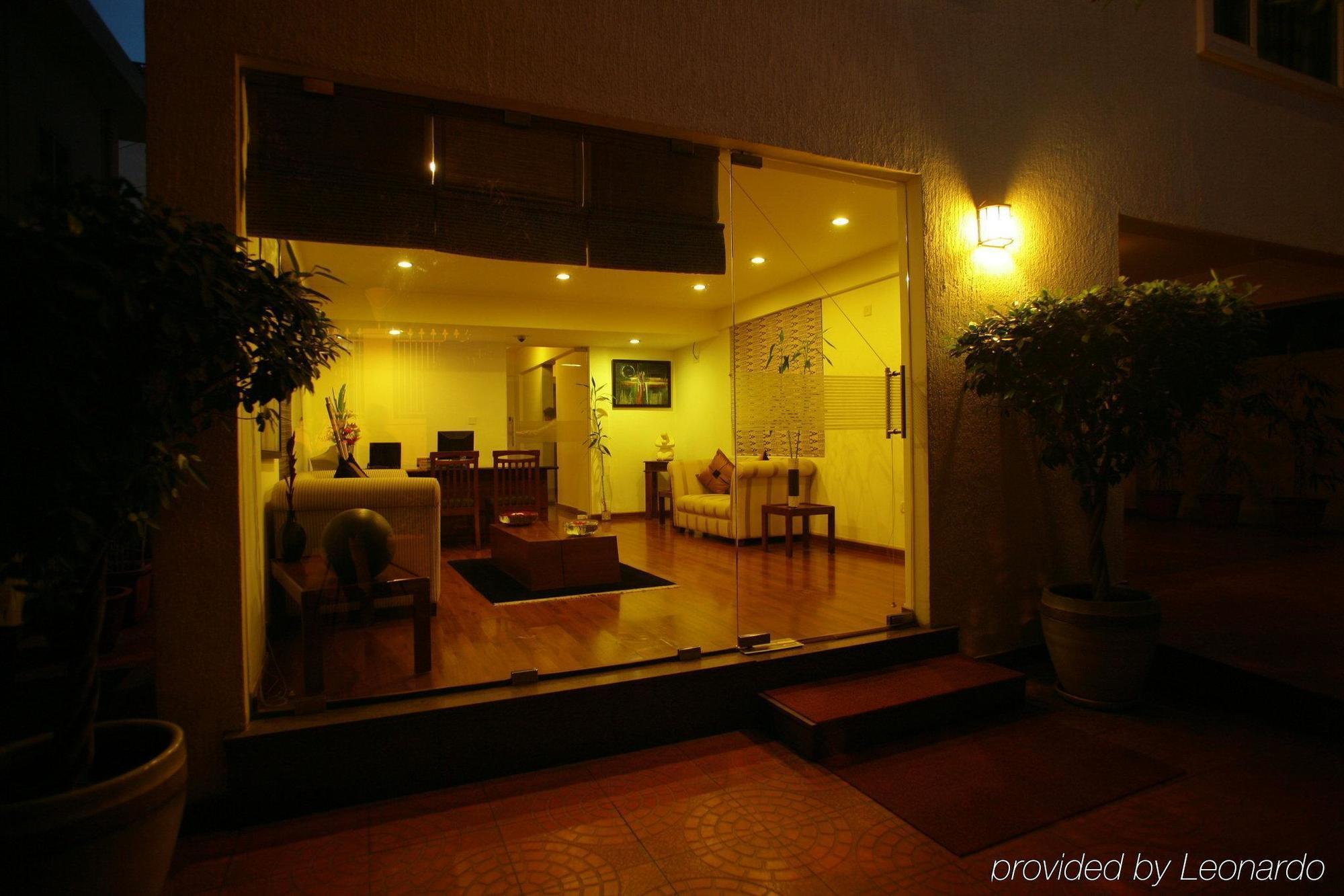 Justa Off Mg Road Hotel Bangalore Exterior photo