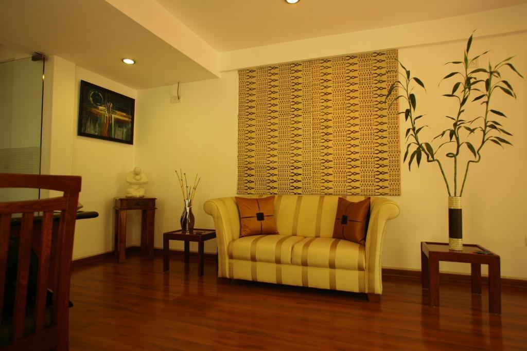 Justa Off Mg Road Hotel Bangalore Exterior photo